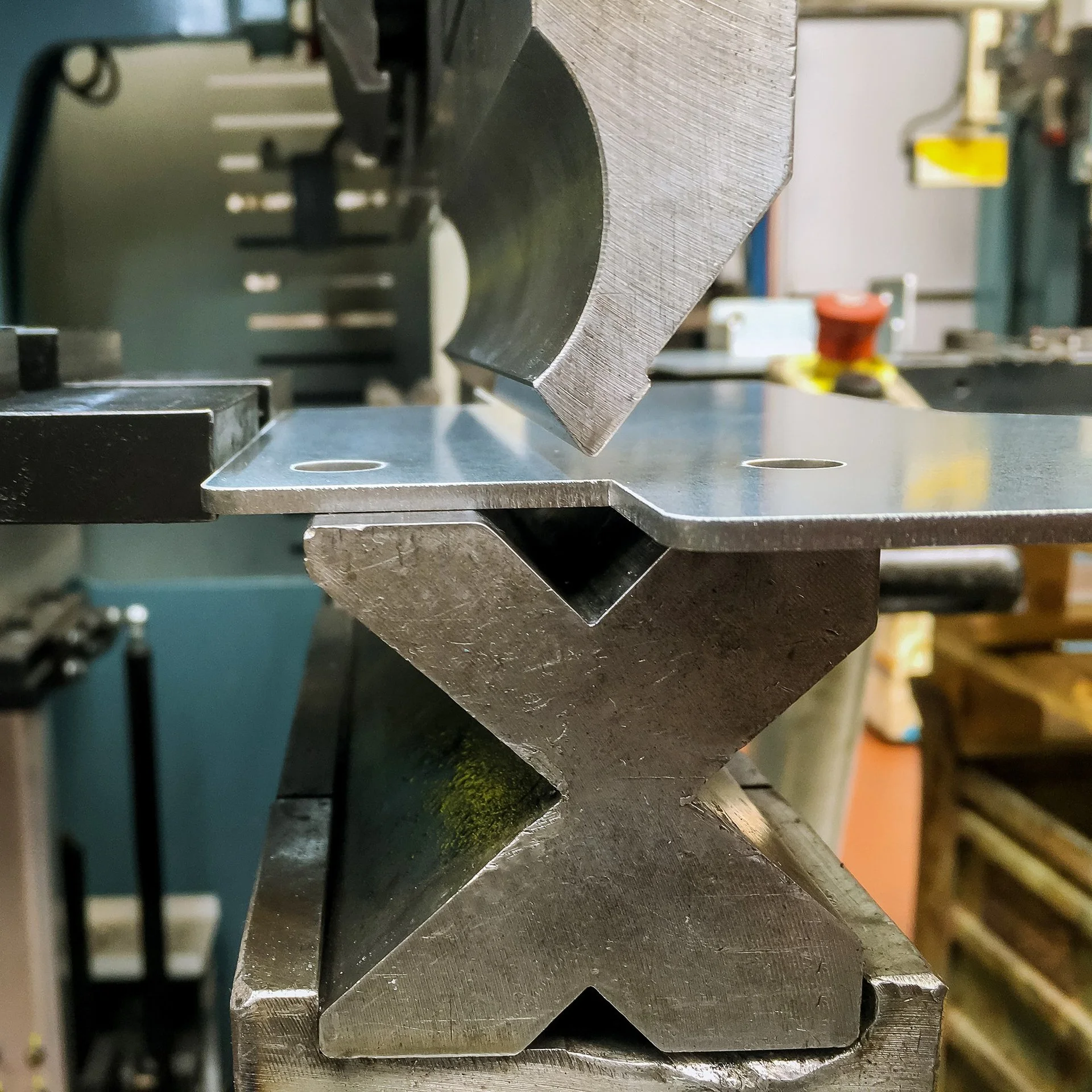 Bukning og foldning af plademetal