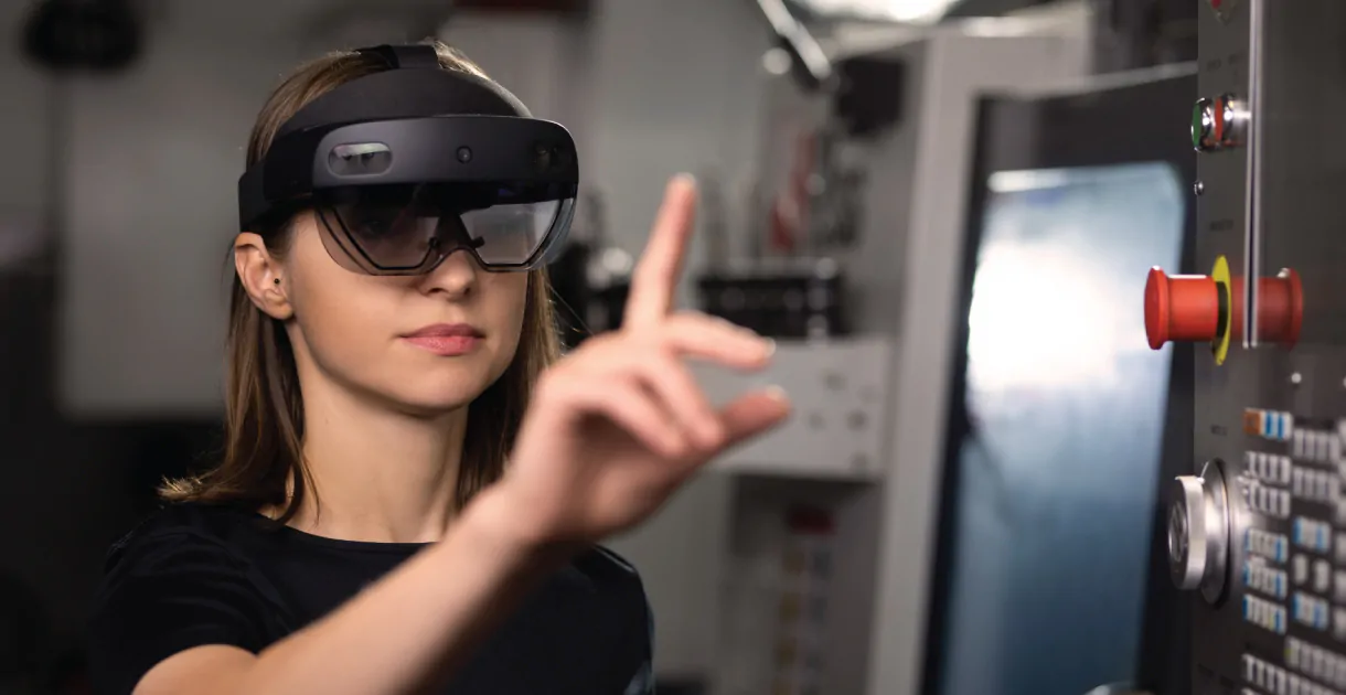 how Microsoft HoloLens is revolutionizing industries